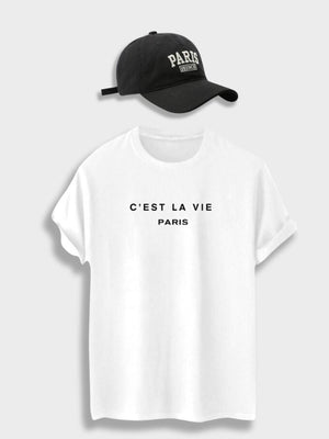 Wit shirt met zwarte pet