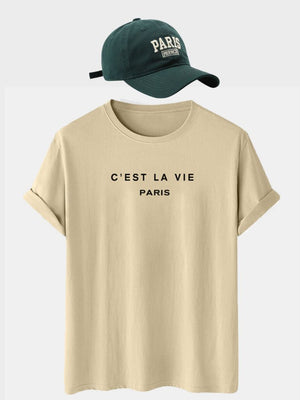 Zandkleurig shirt met groene pet